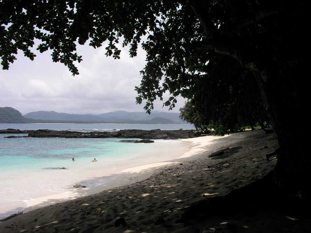 Praia Café, en el Ilhéu das Rolas